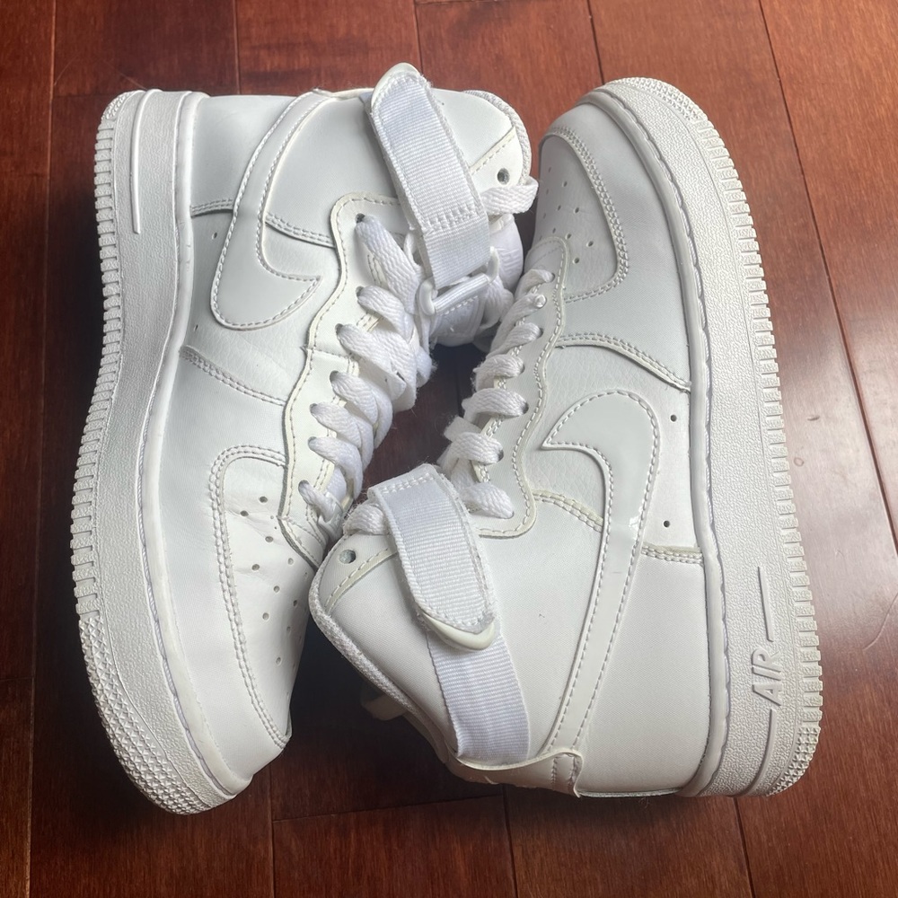 Nike air force high tops size 5.5 in mens size 7 in womens
